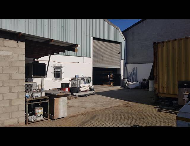 619M² FACTORY TO LET IN STIKLAND INDUSTRIAL